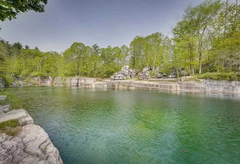 Enchanting Dorset Mountain Home W/ Stunning Views!