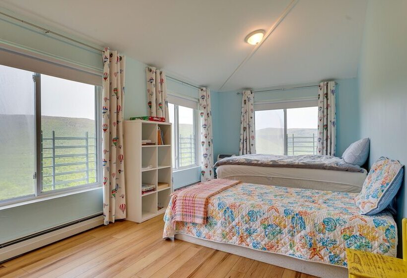 Enchanting Dorset Mountain Home W/ Stunning Views!
