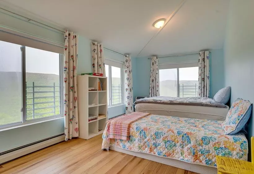 Enchanting Dorset Mountain Home W/ Stunning Views!