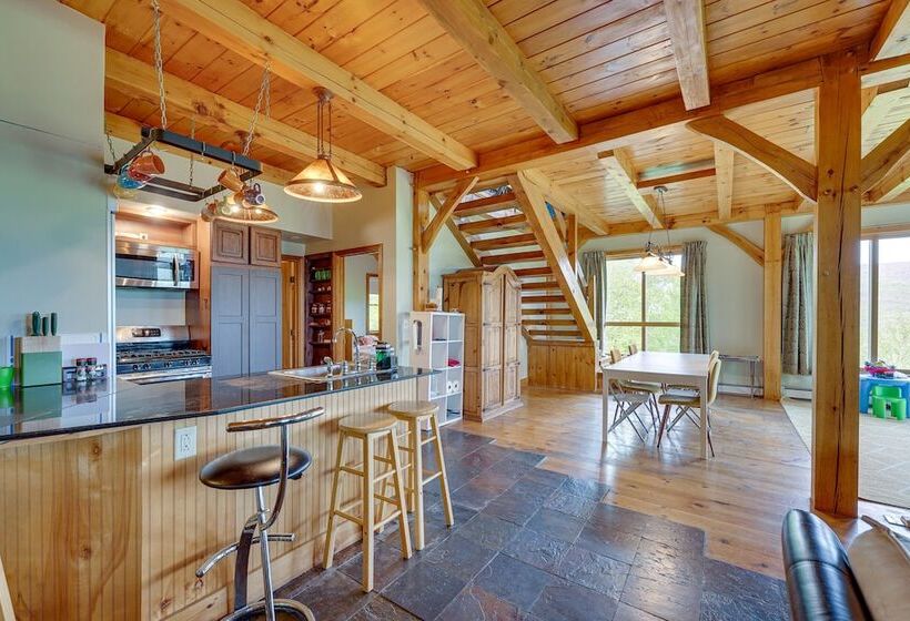 Enchanting Dorset Mountain Home W/ Stunning Views!