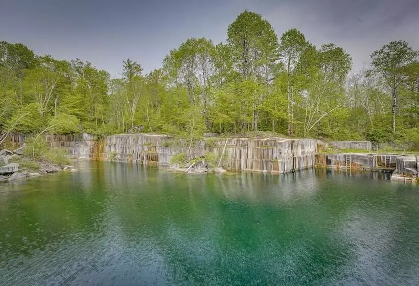 Enchanting Dorset Mountain Home W/ Stunning Views!