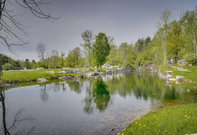 Enchanting Dorset Mountain Home W/ Stunning Views!