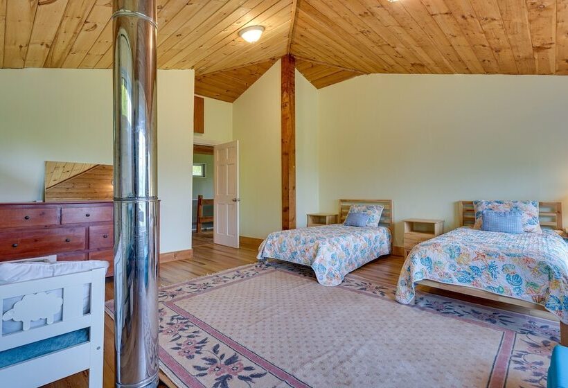 Enchanting Dorset Mountain Home W/ Stunning Views!