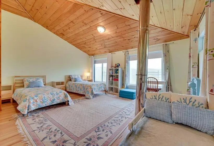 Enchanting Dorset Mountain Home W/ Stunning Views!