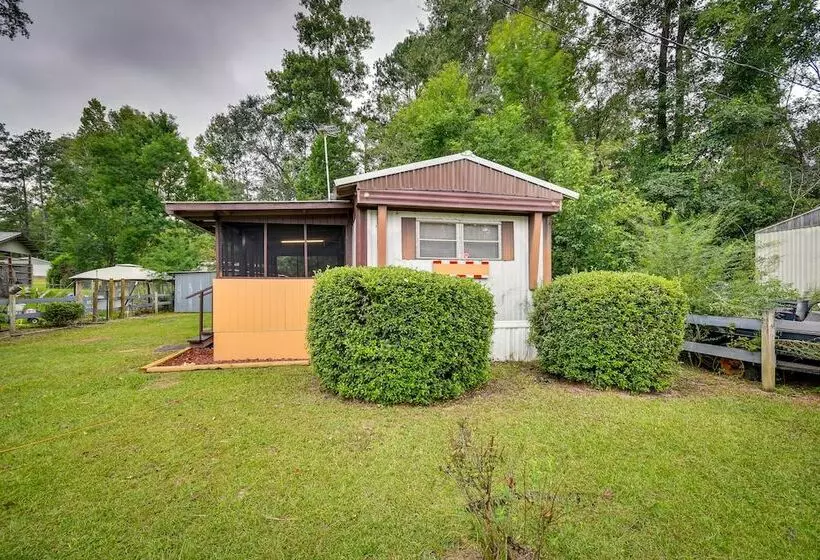 Eufaula Retreat: Community Pool & Screened Porch!