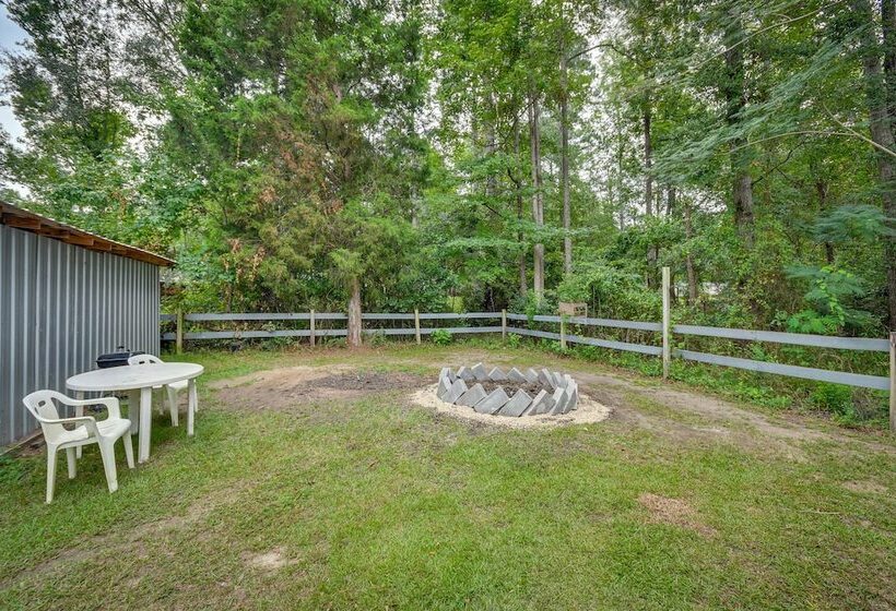 Eufaula Retreat: Community Pool & Screened Porch!