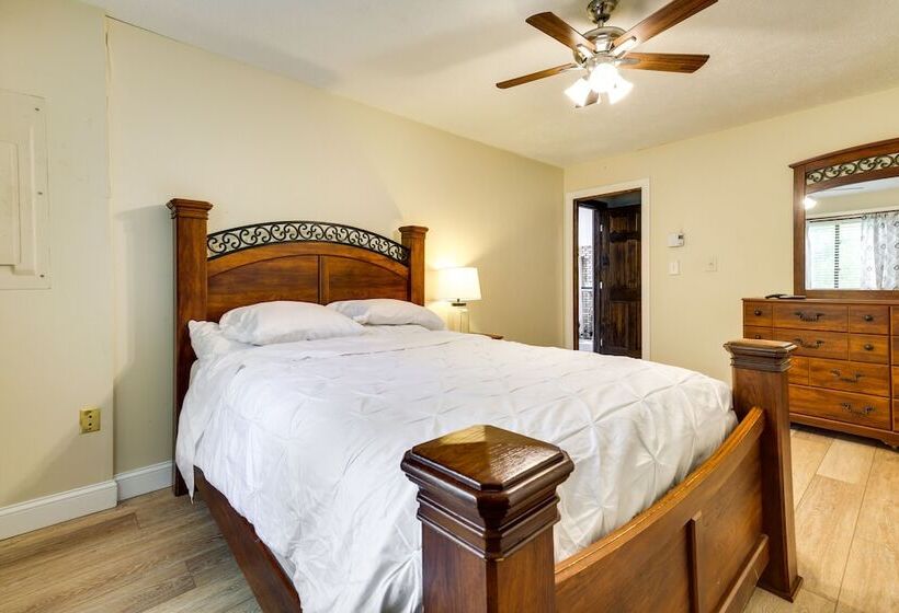 Exciting Tobyhanna Home Near Kalahari Water Park!