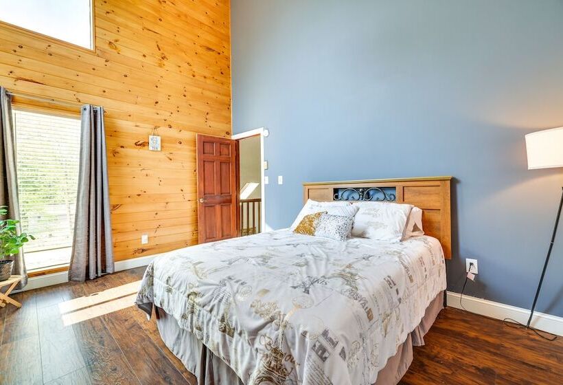 Exciting Tobyhanna Home Near Kalahari Water Park!