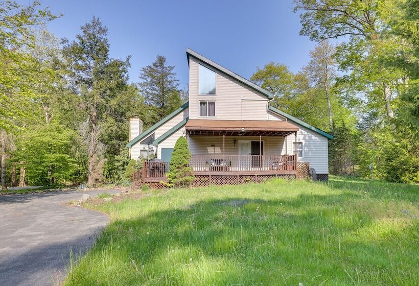 Exciting Tobyhanna Home Near Kalahari Water Park!
