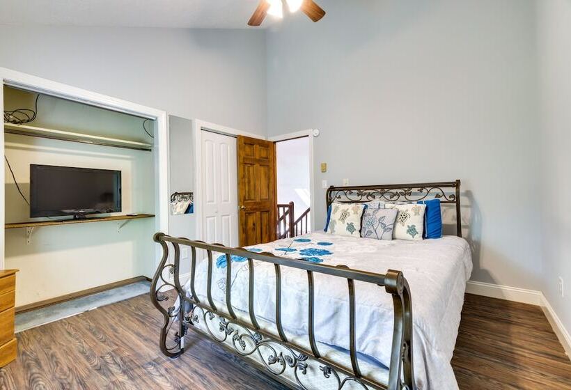 Exciting Tobyhanna Home Near Kalahari Water Park!