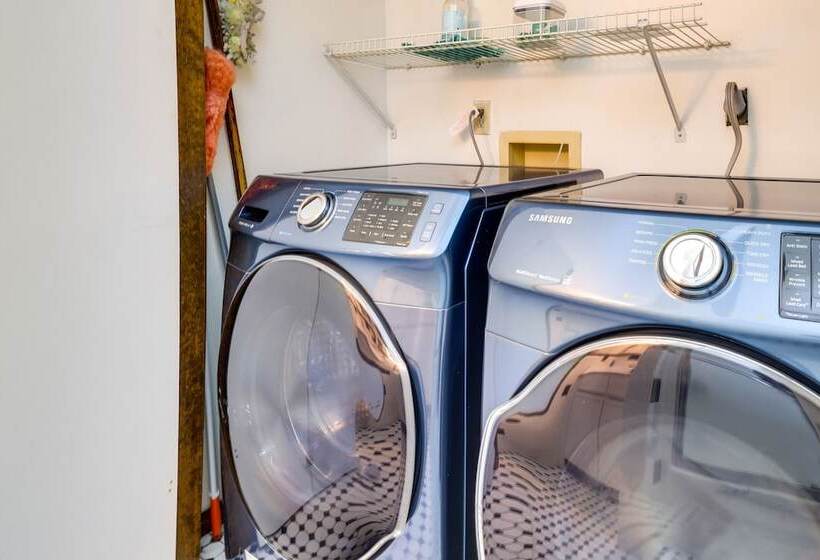 Exciting Tobyhanna Home Near Kalahari Water Park!