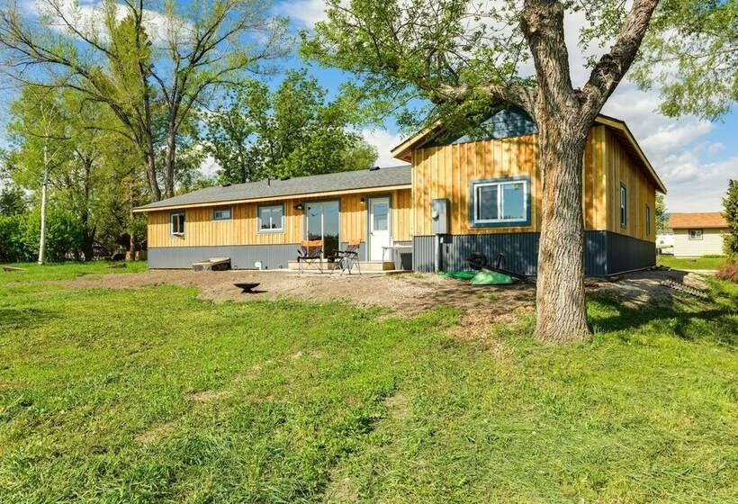 Family Friendly Lander Home Rental: Yard, Patio!