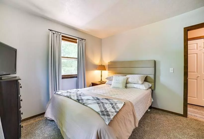 Family Roscommon Home   3 Mi To Higgins Lake