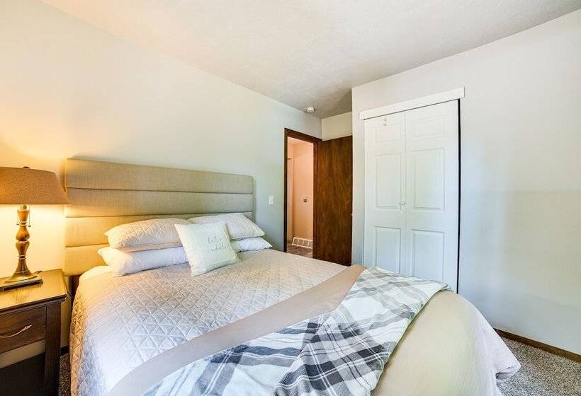 Family Roscommon Home   3 Mi To Higgins Lake