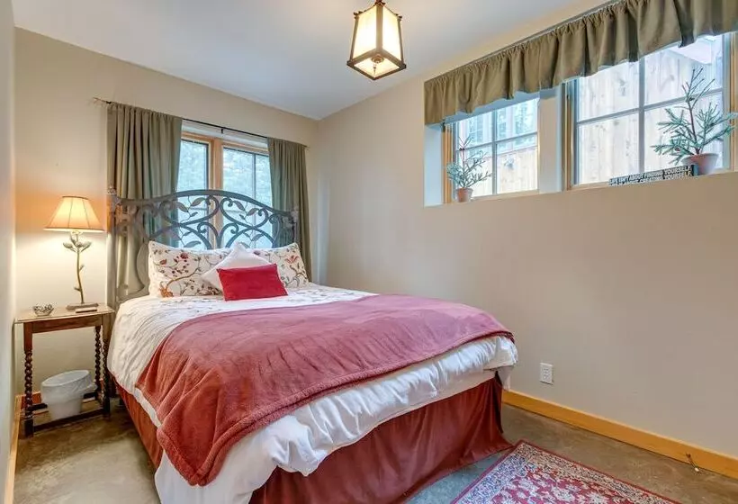 Idaho Springs Home W/ Amazing Mountain Views!