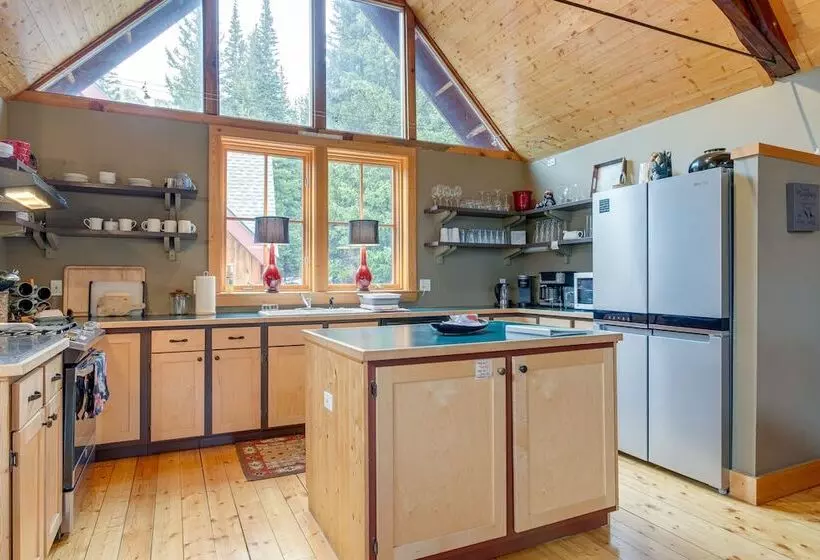 Idaho Springs Home W/ Amazing Mountain Views!