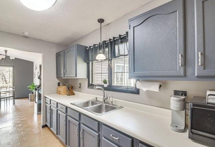 Illinois Cabin W/ Wraparound Deck & Fireplaces