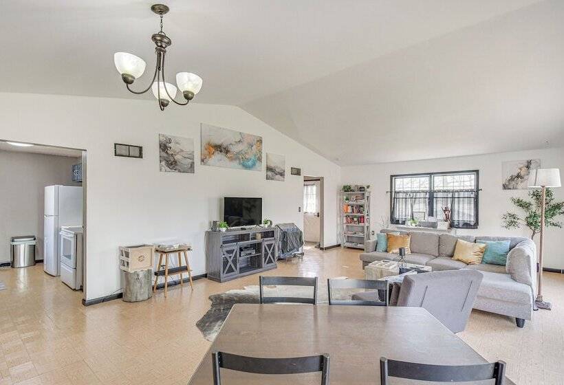 Illinois Cabin W/ Wraparound Deck & Fireplaces