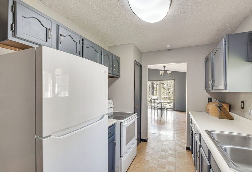 Illinois Cabin W/ Wraparound Deck & Fireplaces