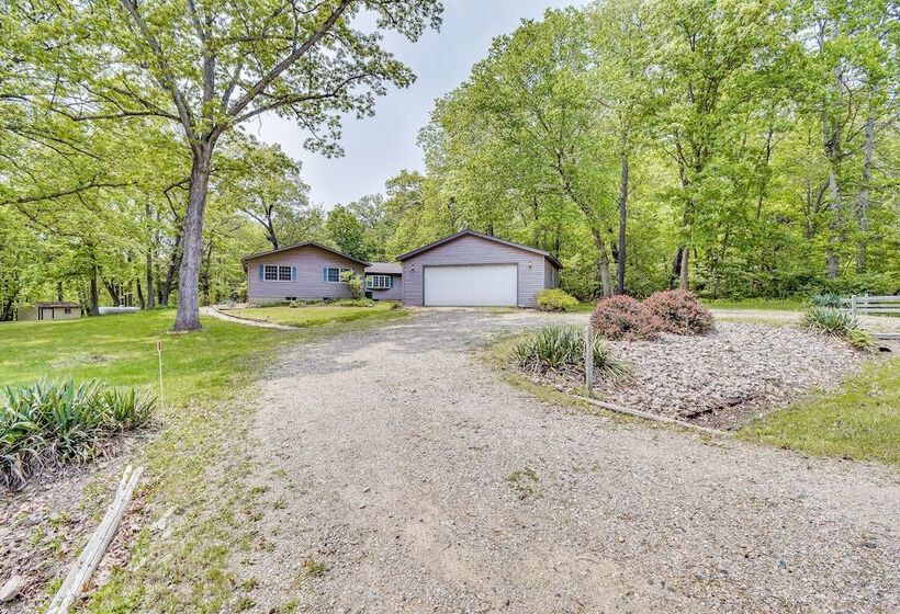 Illinois Cabin W/ Wraparound Deck & Fireplaces