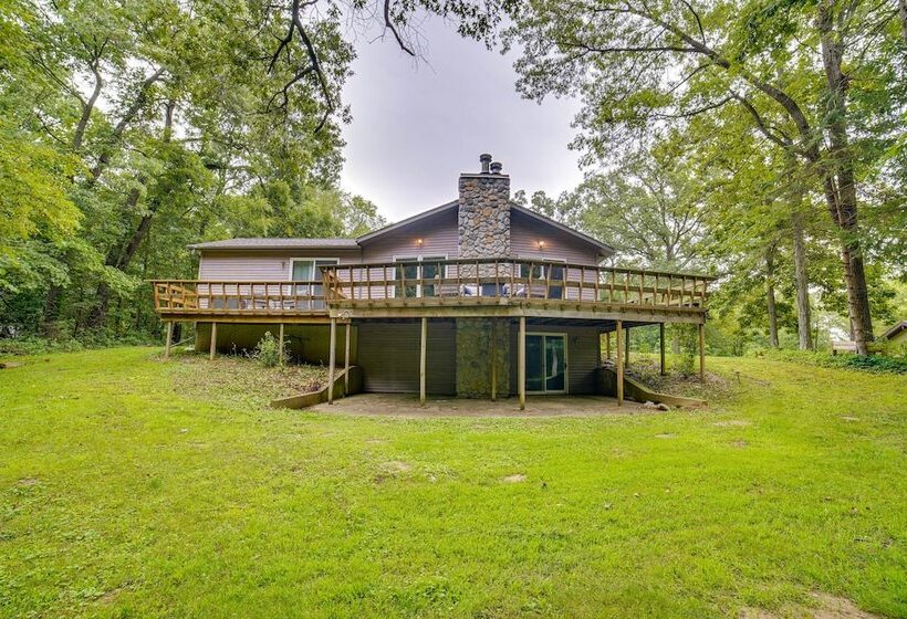 Illinois Cabin W/ Wraparound Deck & Fireplaces