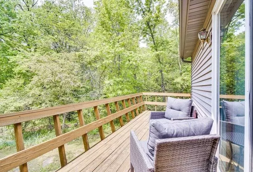 Illinois Cabin W/ Wraparound Deck & Fireplaces