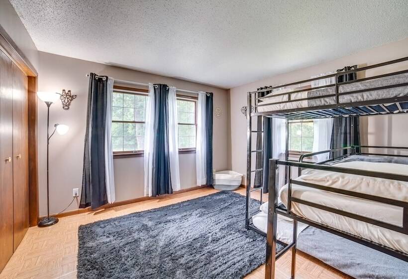 Illinois Cabin W/ Wraparound Deck & Fireplaces