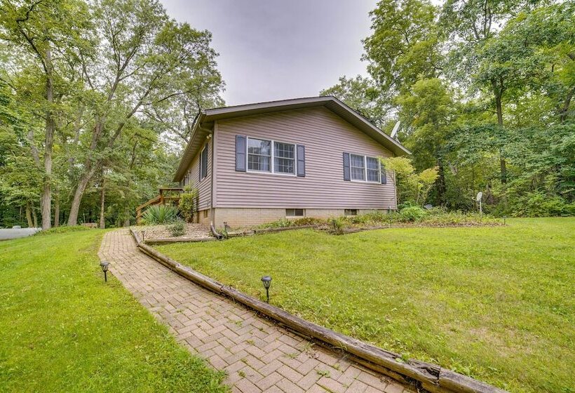 Illinois Cabin W/ Wraparound Deck & Fireplaces