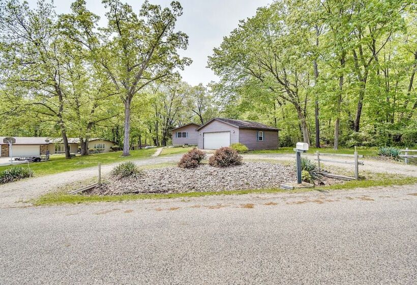 Illinois Cabin W/ Wraparound Deck & Fireplaces