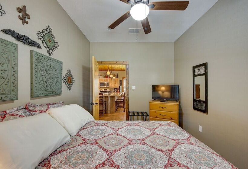 Jefferson Vacation Rental With Golf Cart!