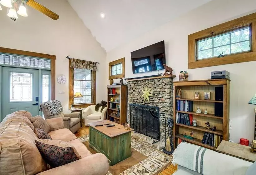 Lake Cumberland Resort Cabin W/ Community Perks!