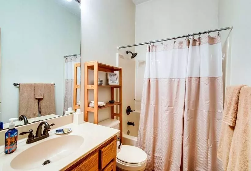 Lake Cumberland Resort Cabin W/ Community Perks!