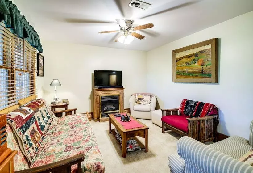 Lake Cumberland Resort Cabin W/ Community Perks!