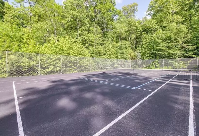 Lake Cumberland Resort Cabin W/ Community Perks!