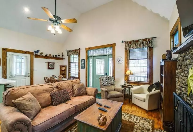 Lake Cumberland Resort Cabin W/ Community Perks!