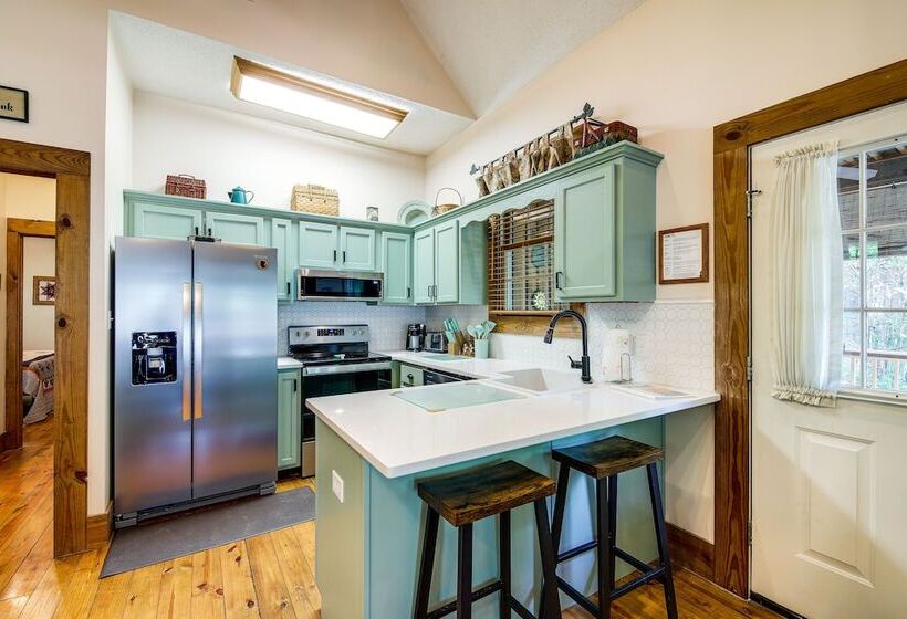 Lake Cumberland Resort Cabin W/ Community Perks!