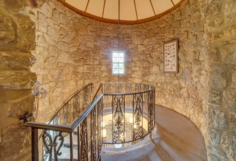 Lakefront Keystone Lake Gem: Kayaks, Deck & Grill