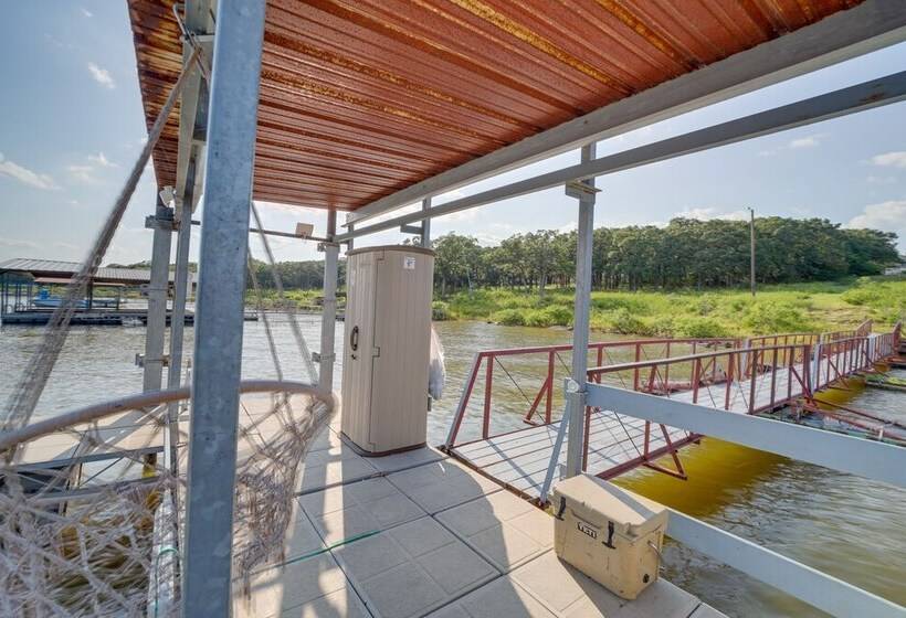 Lakefront Keystone Lake Gem: Kayaks, Deck & Grill