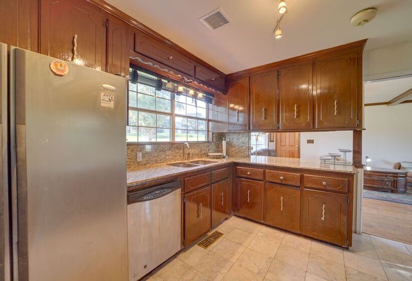 Lakefront Keystone Lake Gem: Kayaks, Deck & Grill