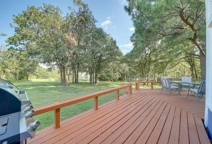 Lakefront Keystone Lake Gem: Kayaks, Deck & Grill