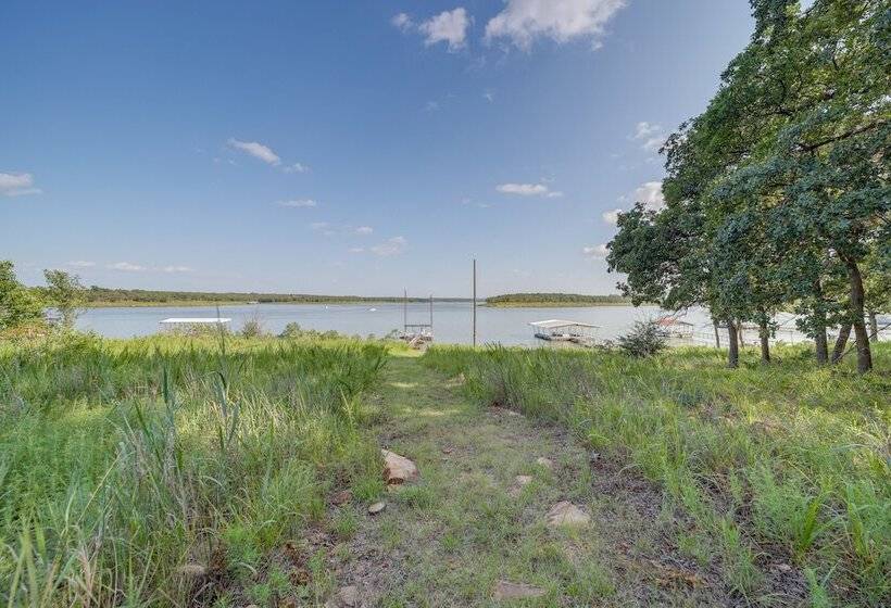 Lakefront Keystone Lake Gem: Kayaks, Deck & Grill