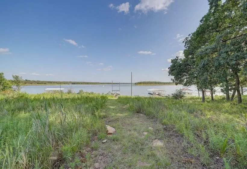 Lakefront Keystone Lake Gem: Kayaks, Deck & Grill