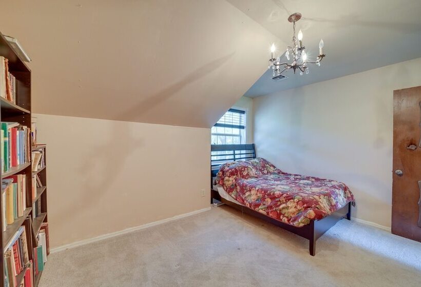 Lakefront Keystone Lake Gem: Kayaks, Deck & Grill