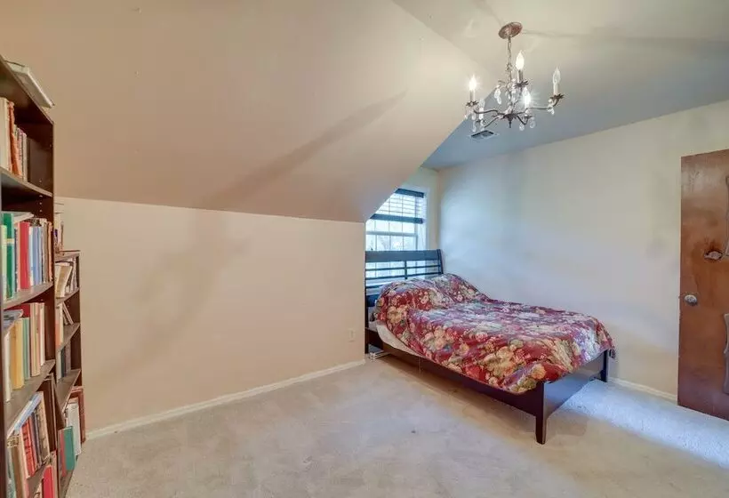 Lakefront Keystone Lake Gem: Kayaks, Deck & Grill