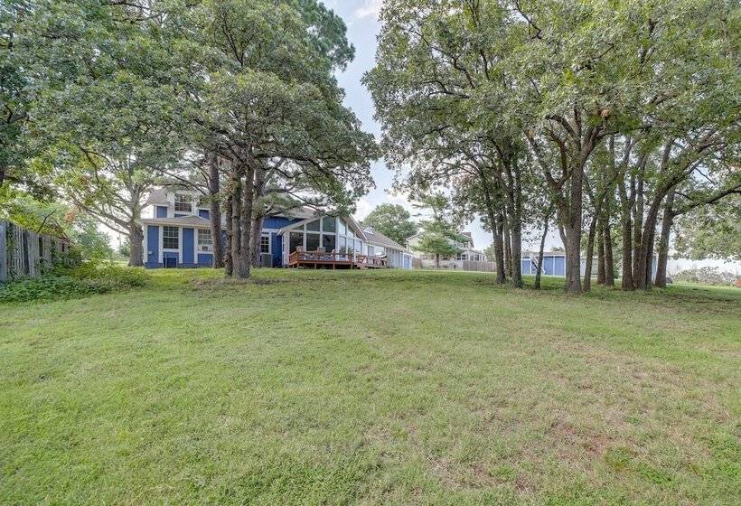 Lakefront Keystone Lake Gem: Kayaks, Deck & Grill