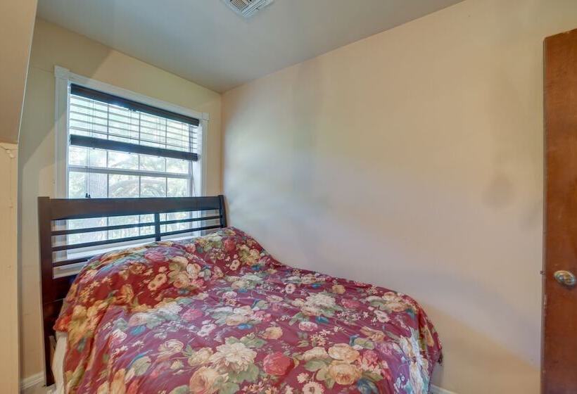 Lakefront Keystone Lake Gem: Kayaks, Deck & Grill