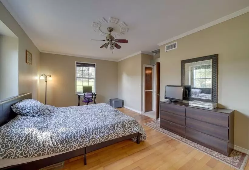 Lakefront Keystone Lake Gem: Kayaks, Deck & Grill