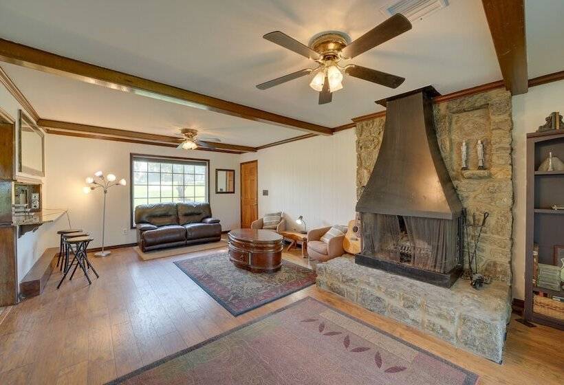 Lakefront Keystone Lake Gem: Kayaks, Deck & Grill