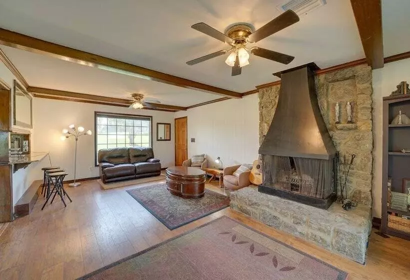 Lakefront Keystone Lake Gem: Kayaks, Deck & Grill