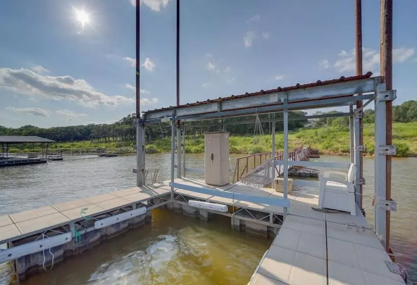 Lakefront Keystone Lake Gem: Kayaks, Deck & Grill